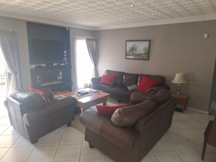 3 Bedroom Property for Sale in Pellissier Free State